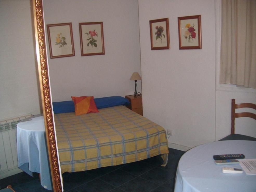 Puerta Del Sol Rooms Madrid Rum bild
