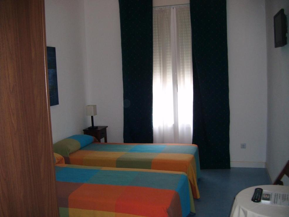 Puerta Del Sol Rooms Madrid Rum bild